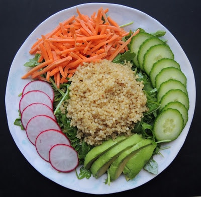detox-salad-with-arugula-quinoa-and-avocado