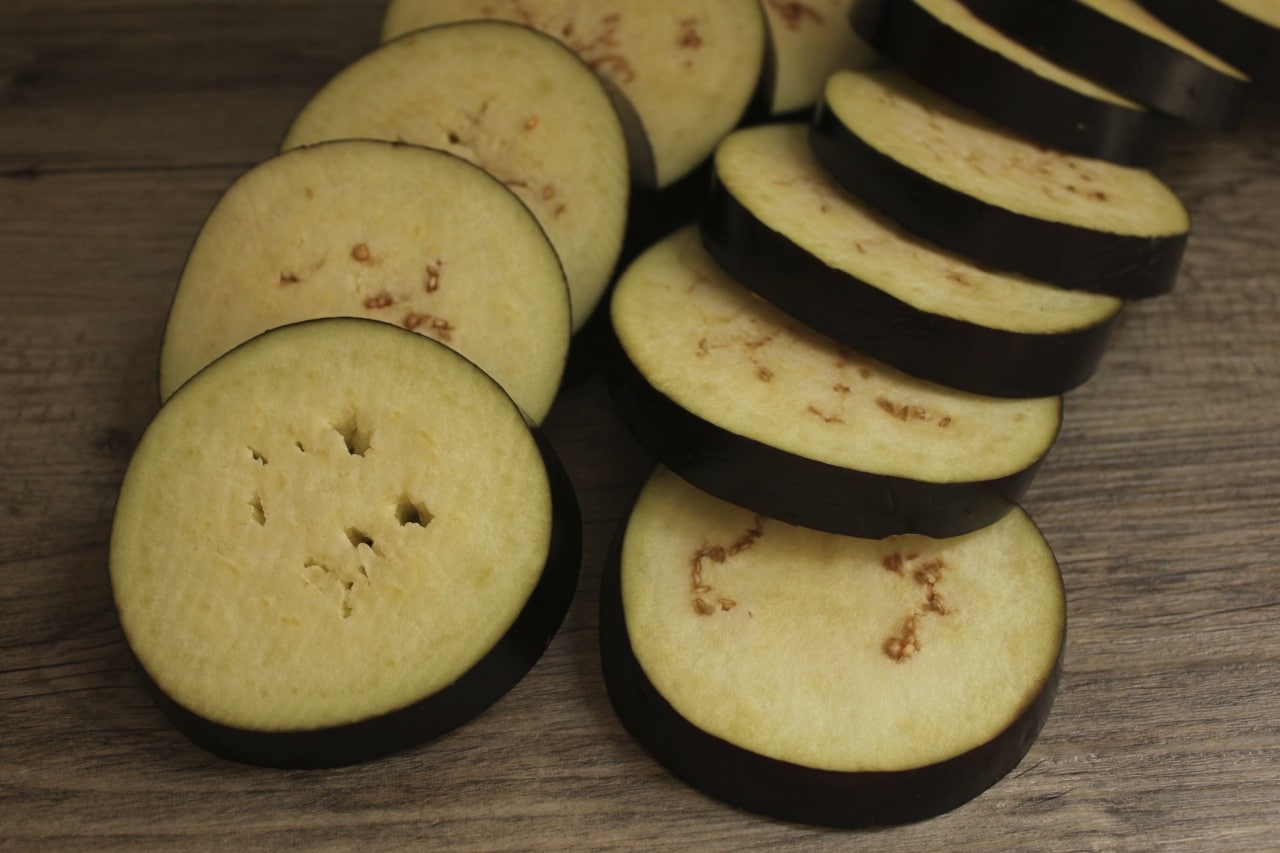 sliced-eggplant-rounds