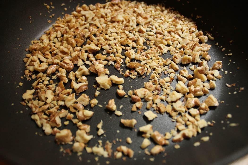 Carrot-cake-whoopie-pies-with-maple-cream-cheese-frosting-step-1