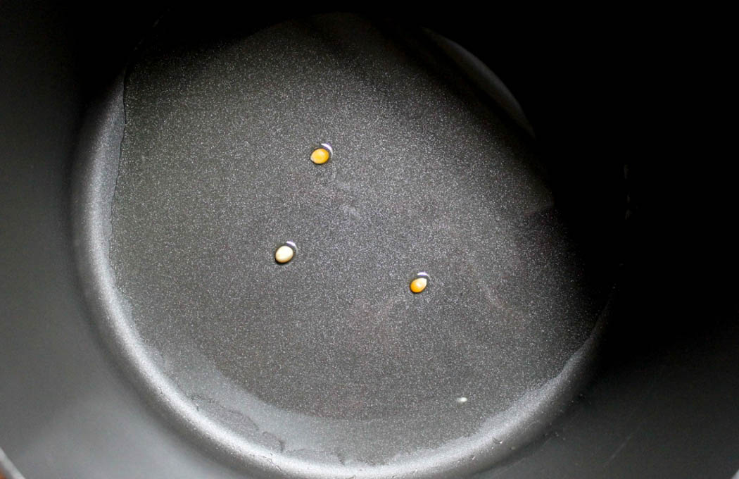 vegan-dark-chocolate-chipotle-stovetop-popcorn-step-1