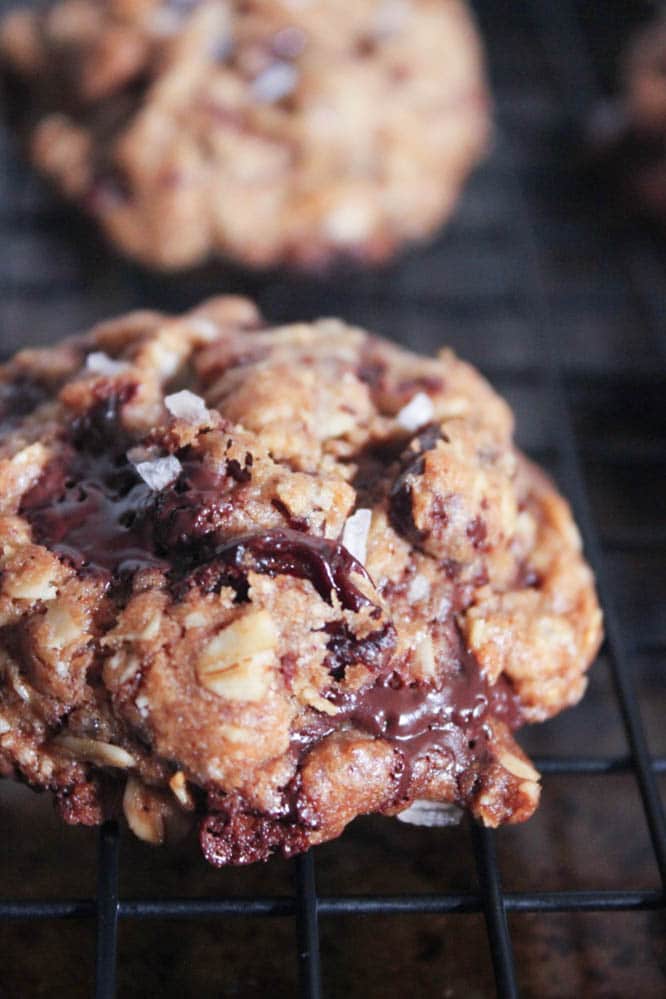 healthy-dark-chocolate-chunk-oatmeal-cookies-with-cherries-and-sea-salt-2