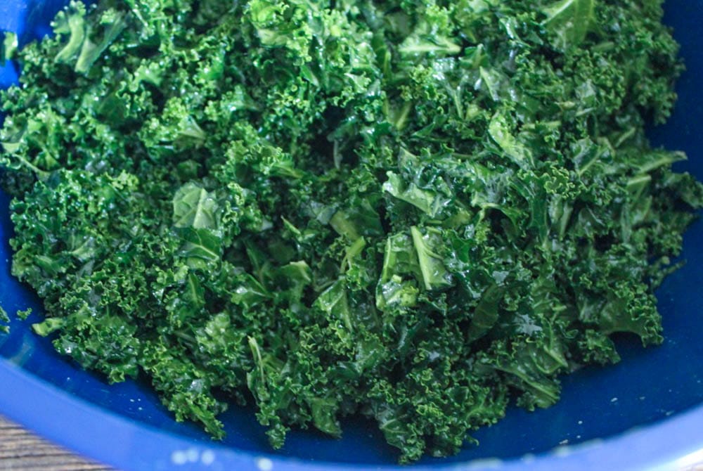 vegan-kale-salad-with-edamame-roasted-cashews-and-miso-dressing-step-4