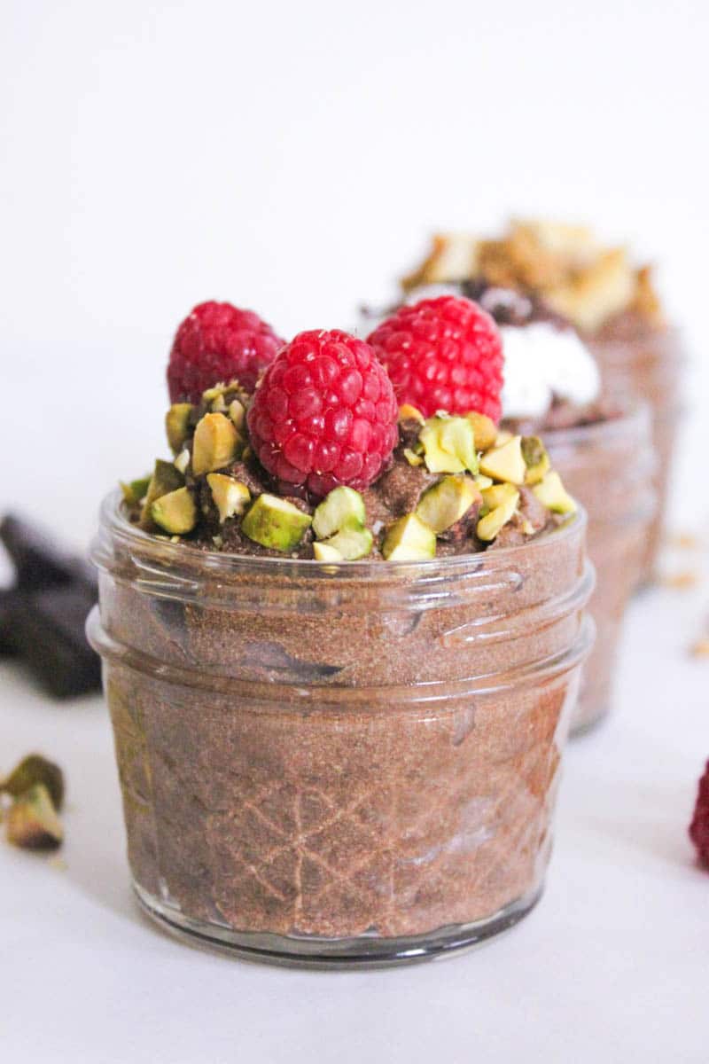 Vegan-Chocolate-Avocado-Pudding-with-Chia-Seeds-3