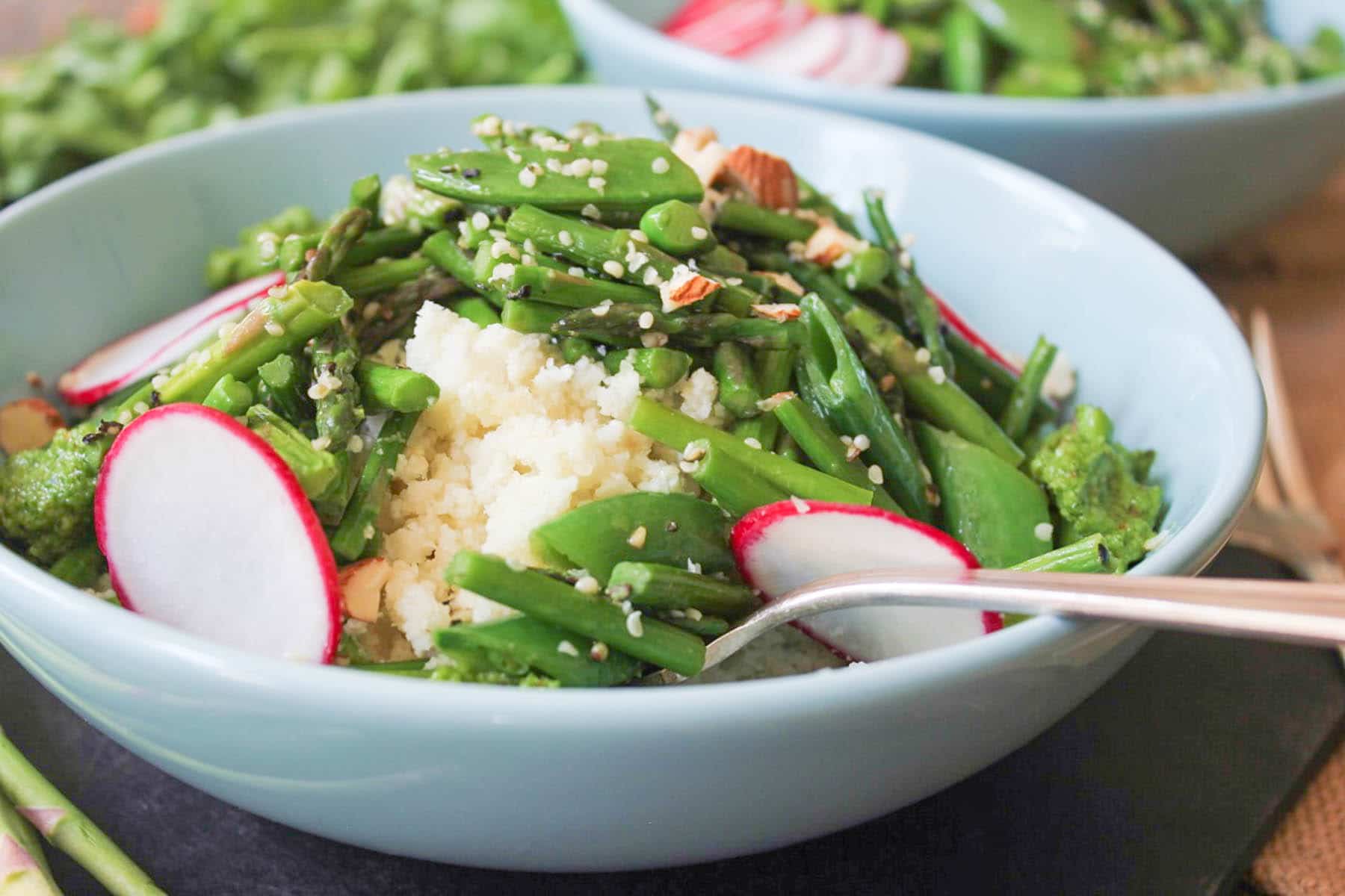 vegan-cauliflower-rice-bowl-with-arugula-pesto-10