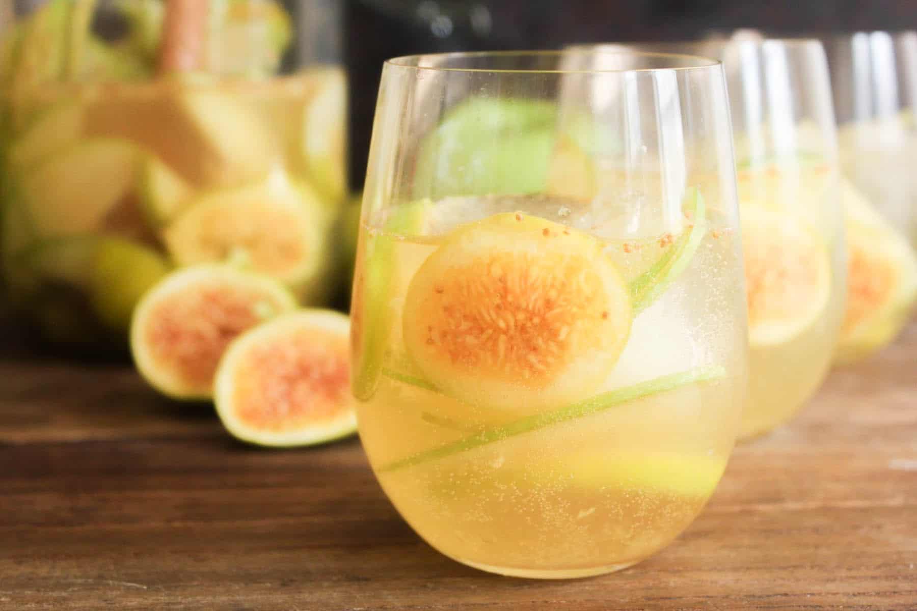 Fall-Sangria-with-Figs-and-Apples