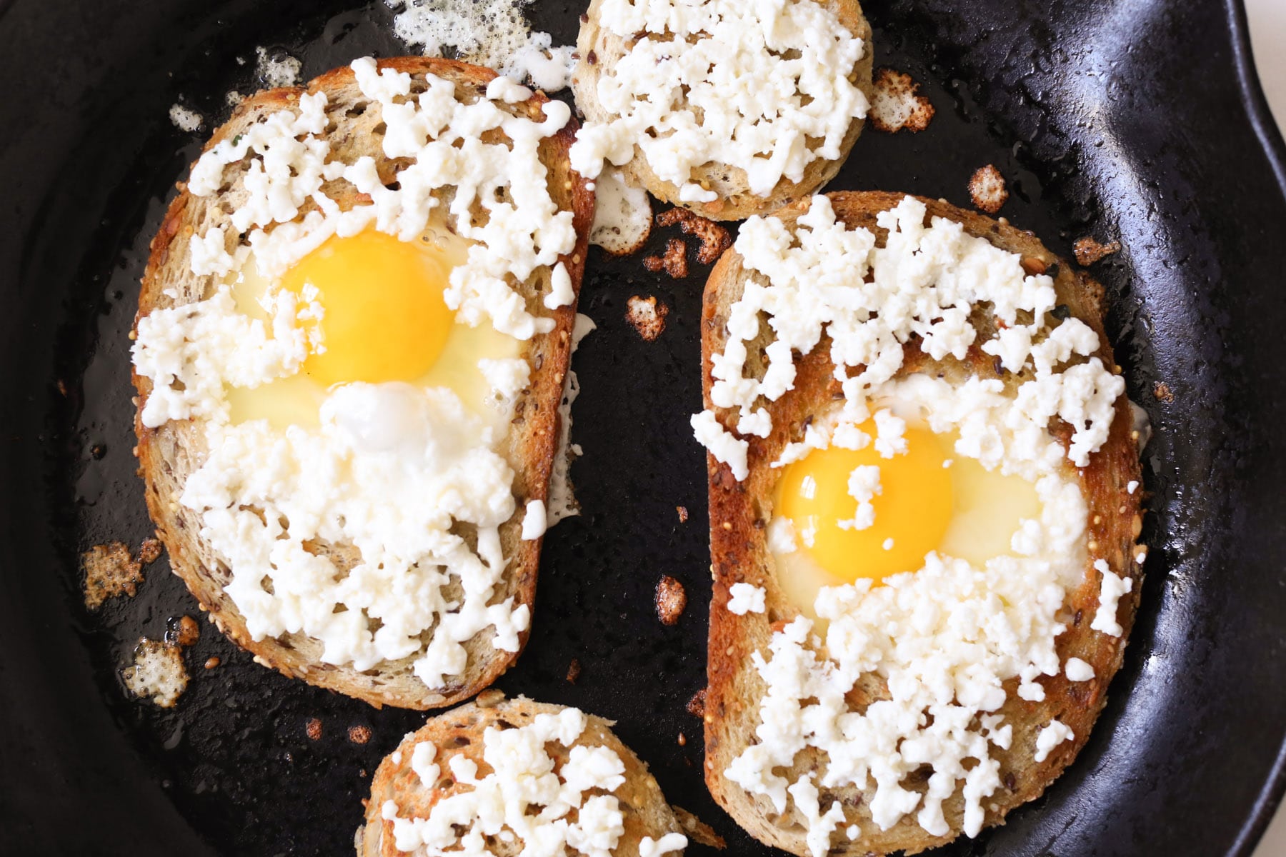 Caprese-Egg-in-the-Hole-Step-4